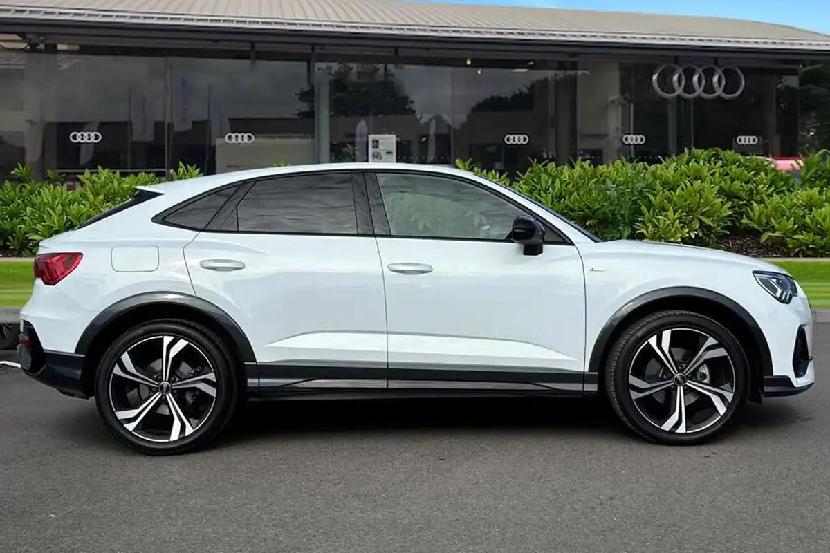 2024-audi-q3-15-35-tfsi-black-edition-sportback-s-tronic-big-2