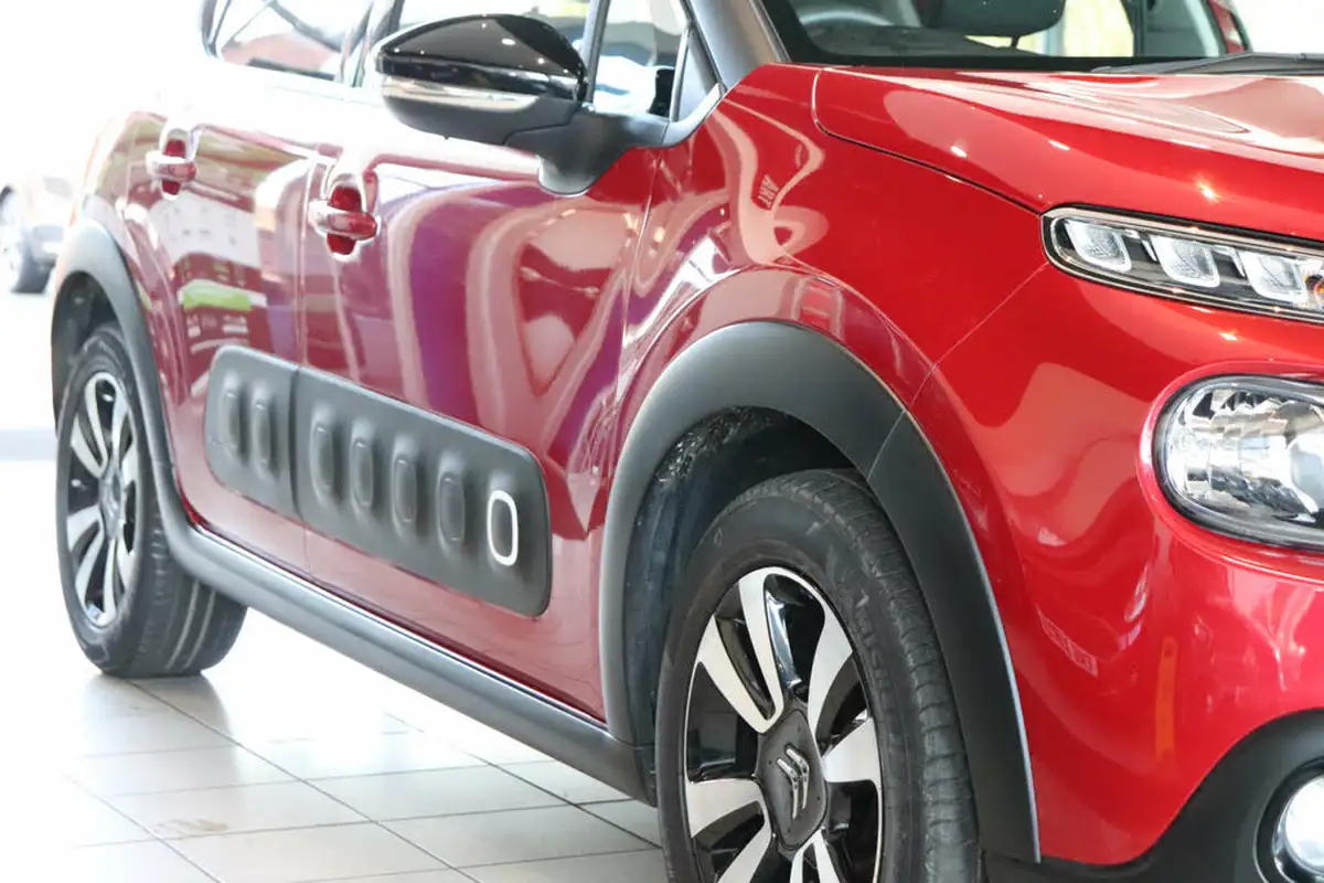 2018-citroen-c3-12-puretech-flair-110ps-ss-eat6-big-56