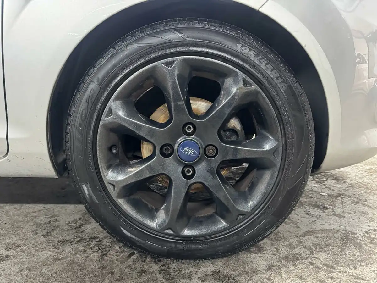 2009-ford-fiesta-125-zetec-3d-big-12
