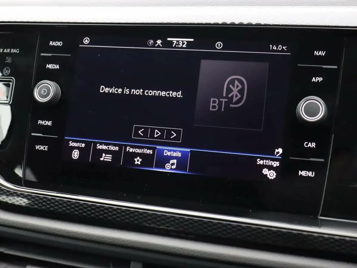 2022-volkswagen-polo-10-tsi-life-big-26