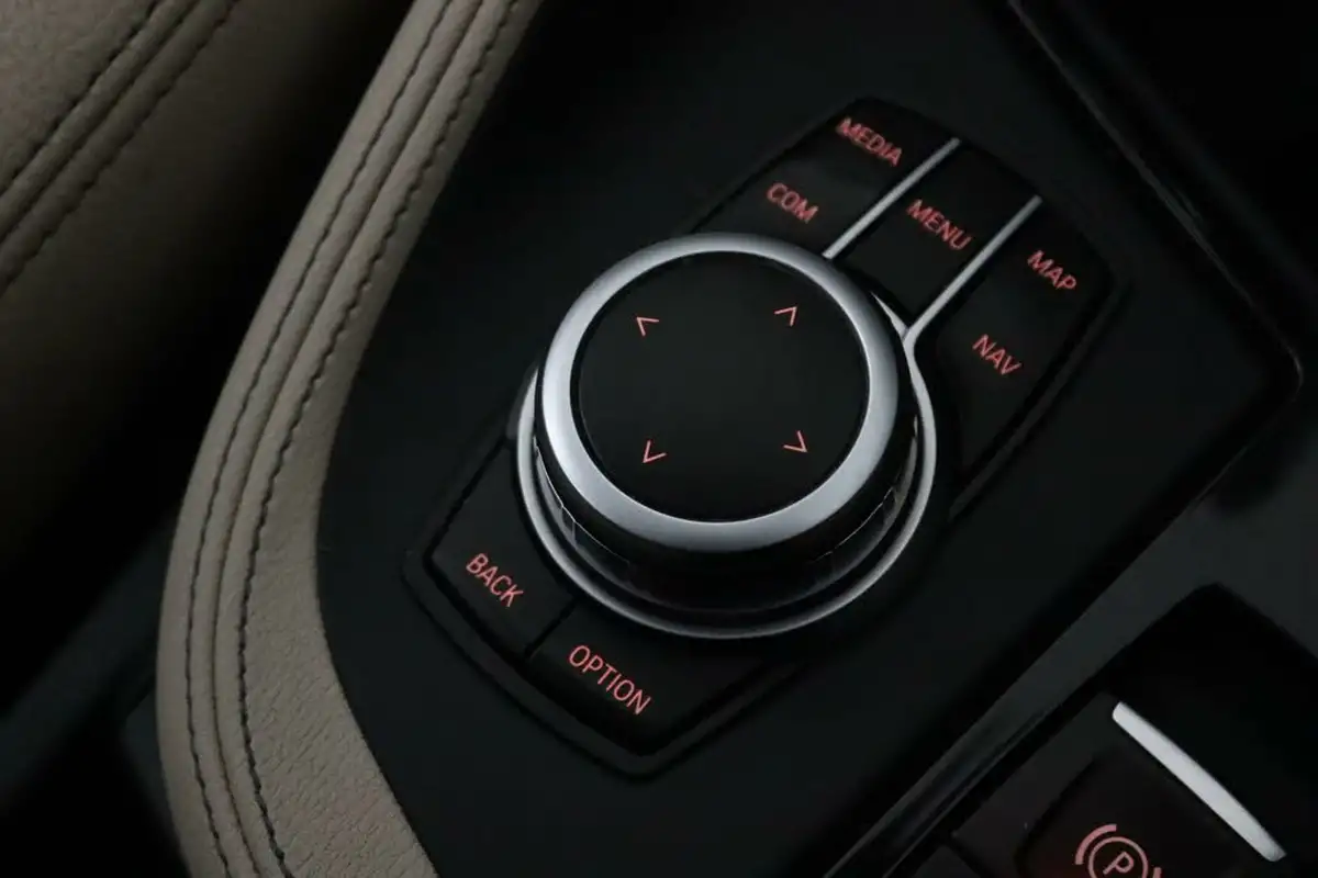 2019-bmw-x1-15-sdrive18i-xline-big-23