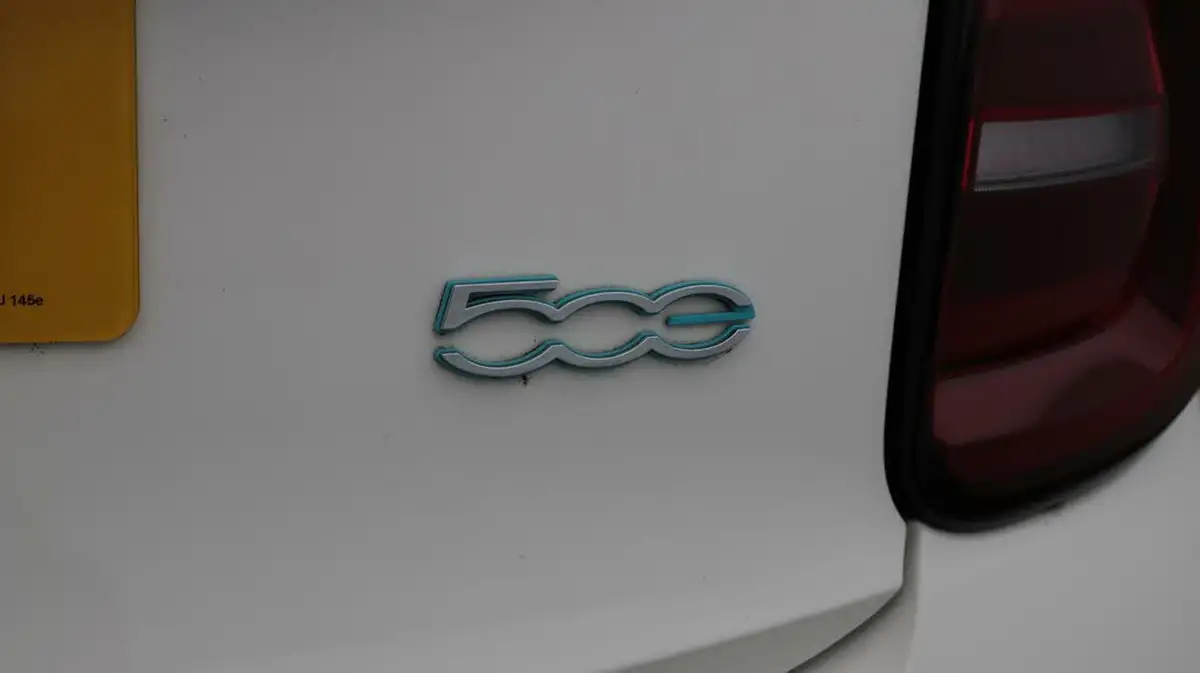 2021-fiat-500-e-red-117bhp-big-23