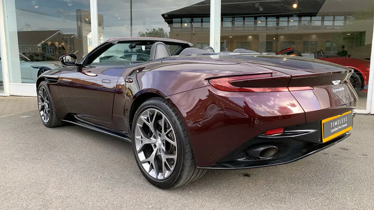 2019-aston-martin-db11-40-v8-big-22