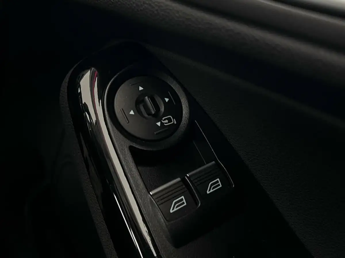 2016-ford-fiesta-125-zetec-5d-big-25