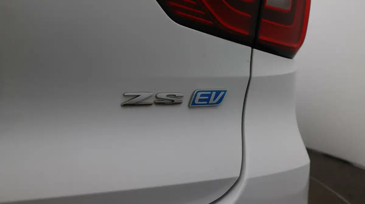 2020-mg-zs-suv-e-exclusive-ev-big-22
