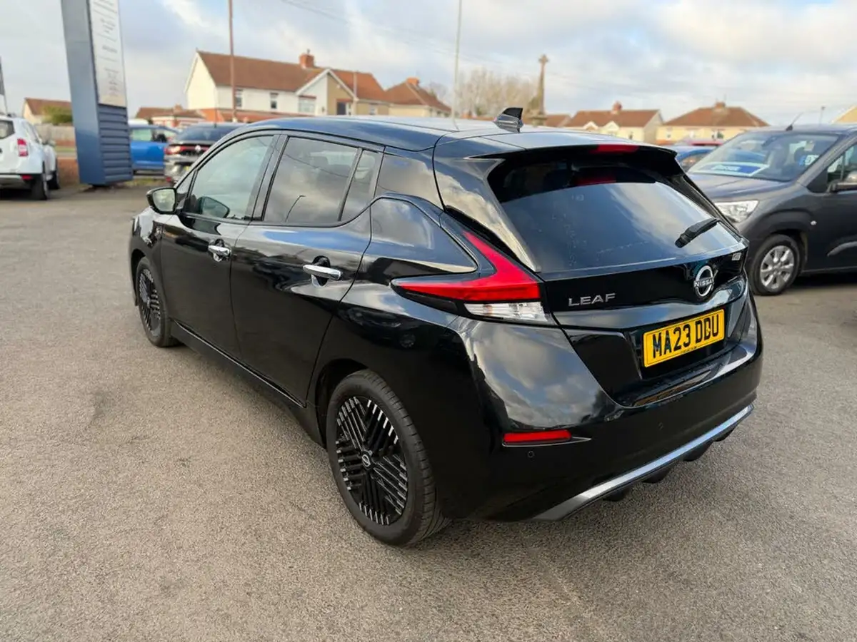 2023-nissan-leaf-e-tekna-39kwh-big-7
