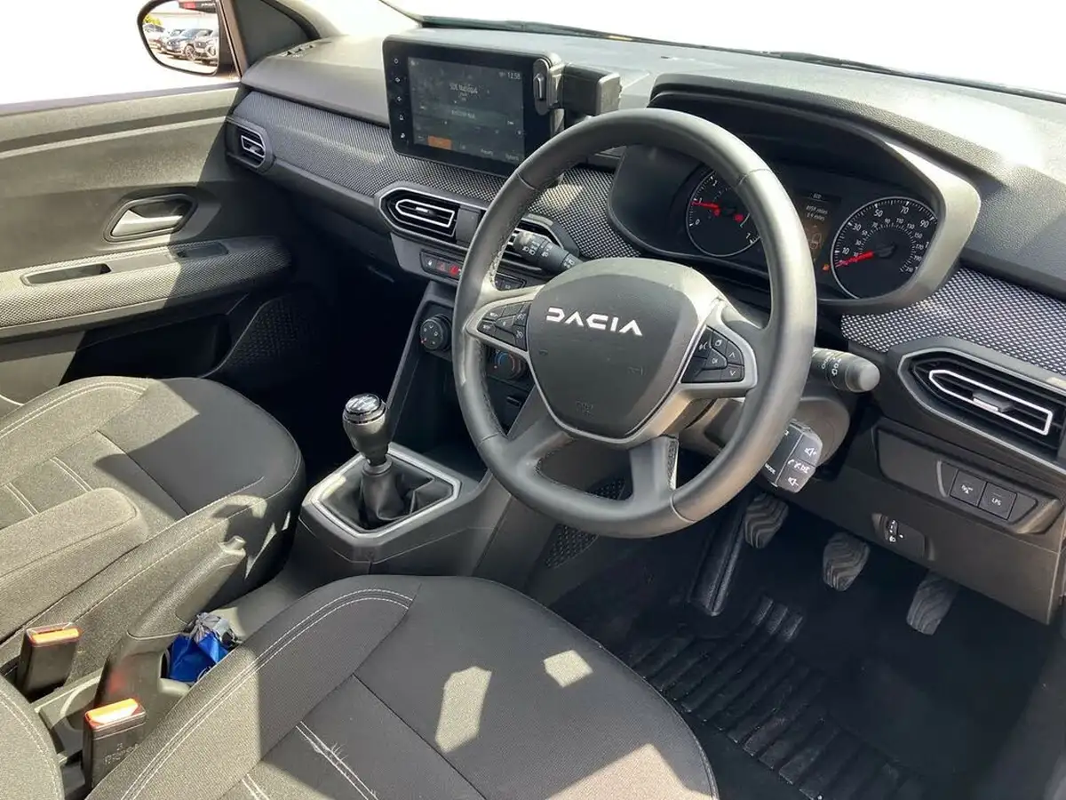 2023-dacia-sandero-10-tce-expression-100bhp-bi-fuel-big-7
