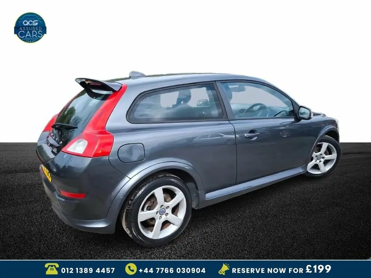 2010-volvo-c30-16-r-design-hatchback-3d-big-4