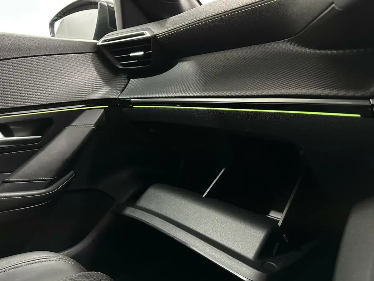2022-peugeot-208-12-puretech-gt-100ps-big-24