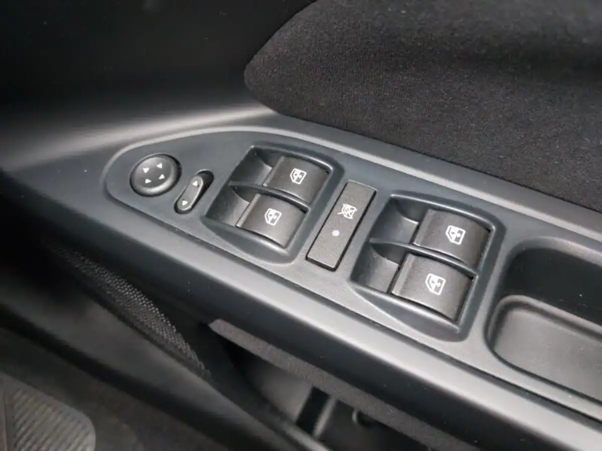 2017-fiat-tipo-14-lounge-hatchback-big-18