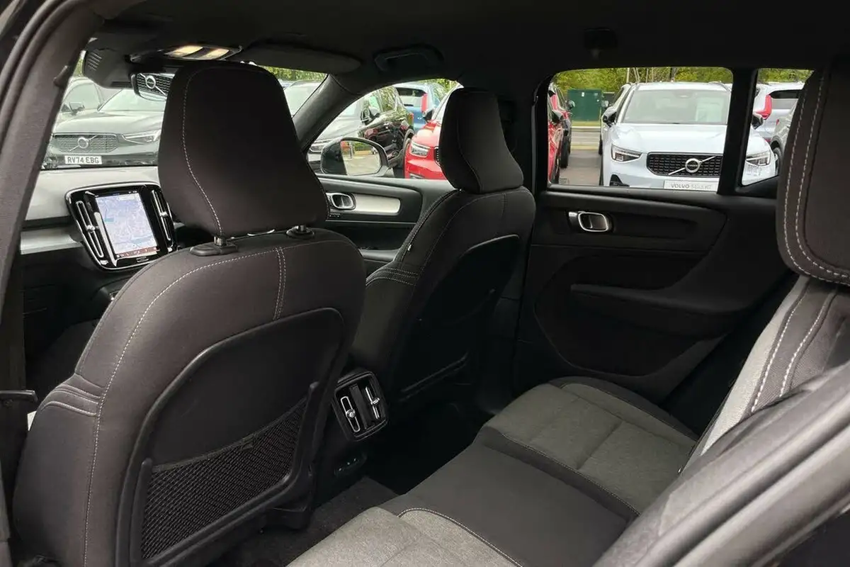 2022-volvo-xc40-20-b3-plus-big-29