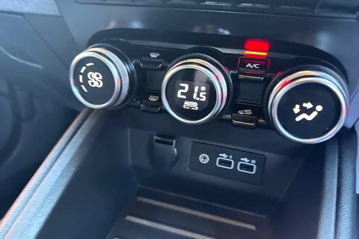 2024-renault-clio-10-tce-evolution-big-39