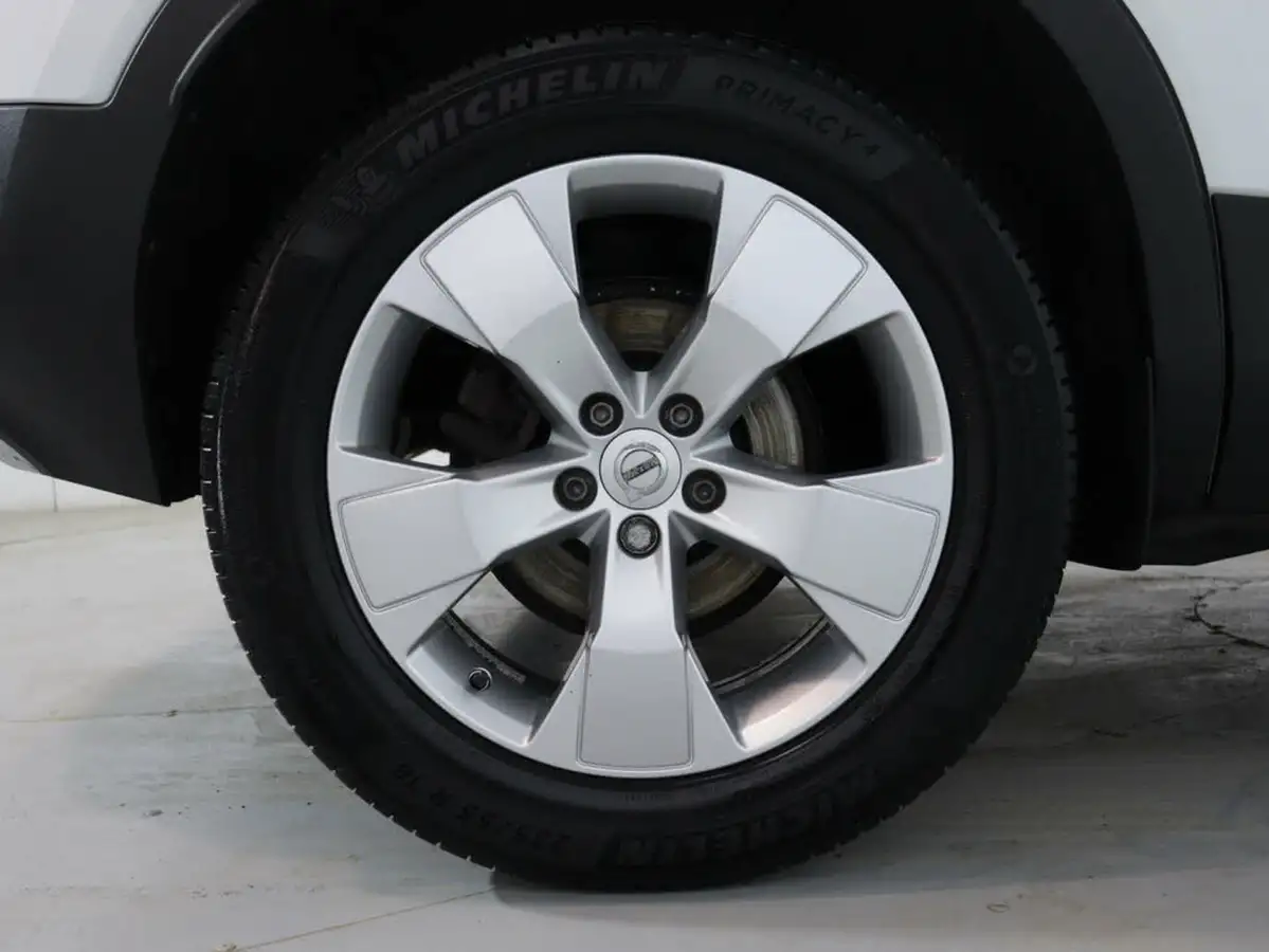 2020-volvo-xc40-15-t3-momentum-big-8