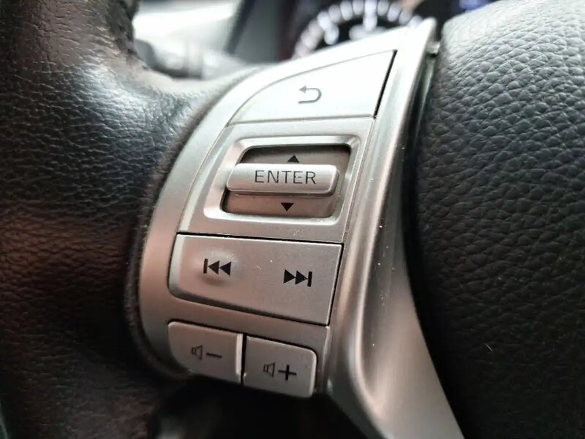 2021-nissan-navara-23dci-tt-tekna-8-navileather-auto-big-15