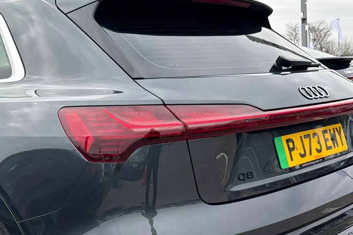 2023-audi-q8-e-tron-55e-sport-suv-big-15