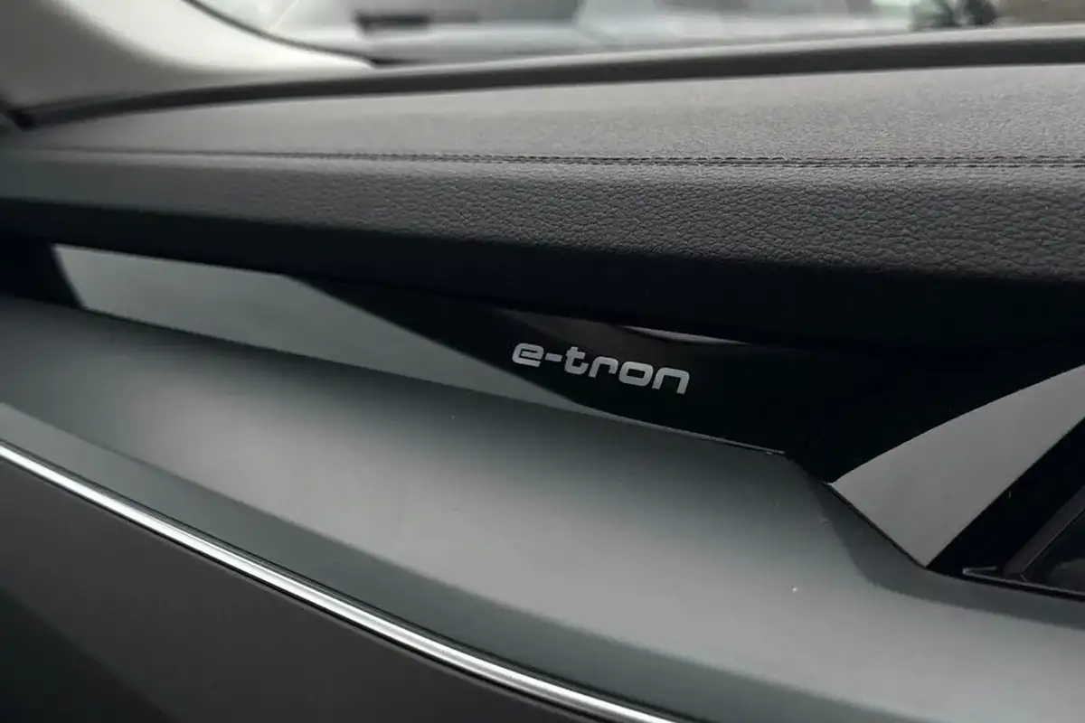 2023-audi-q8-e-tron-55e-sport-suv-big-43