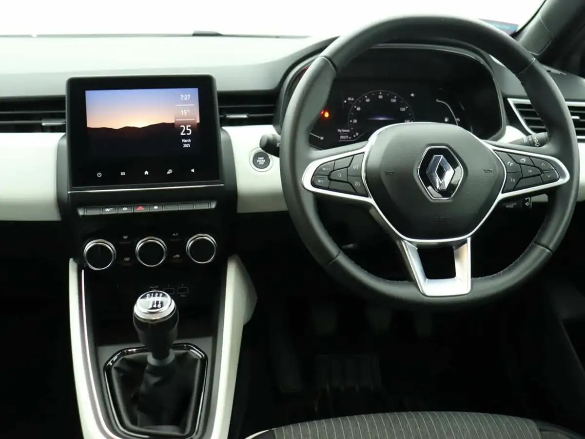 2022-renault-clio-10-tce-techno-big-13