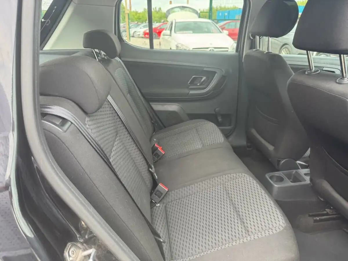 2013-skoda-fabia-16td-se-75ps-hatchback-big-14