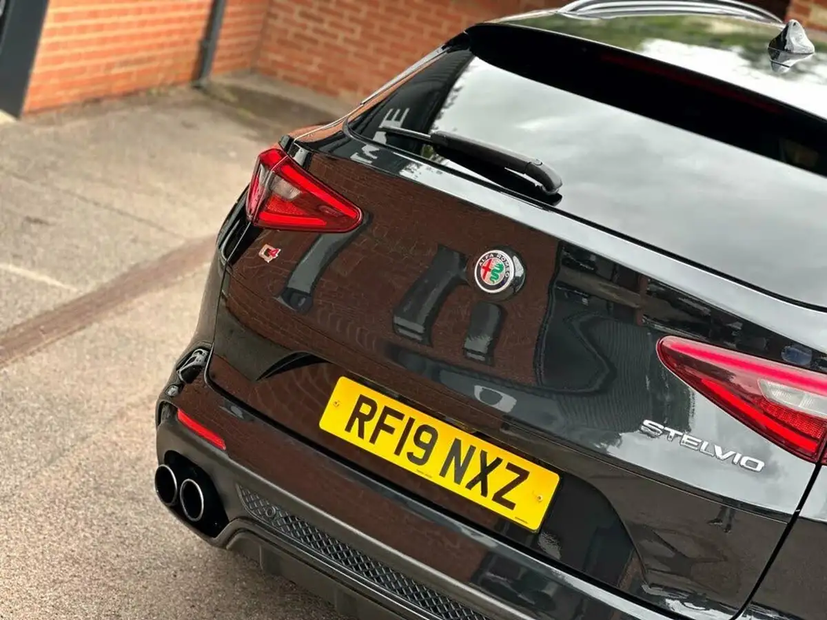 2019-alfa-romeo-stelvio-29-biturbo-quadrifoglio-big-19