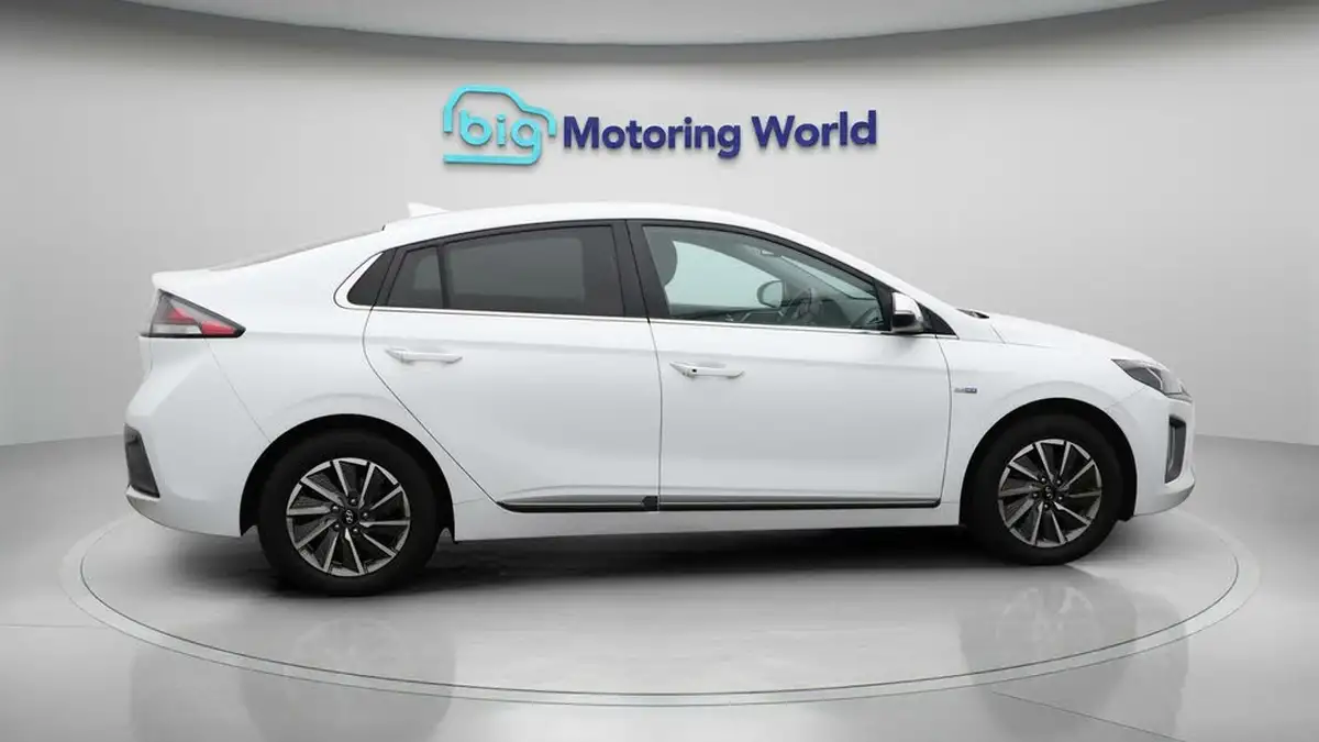 2021-hyundai-ioniq-e-premium-se-electric-100kw-big-8