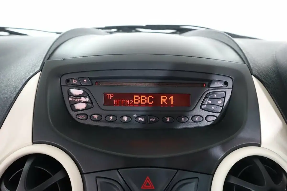 2009-ford-ka-12-studio-big-40