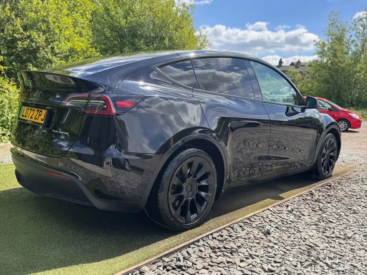 2022-tesla-model-y-e-long-range-big-7