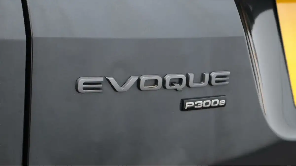 2022-land-rover-range-rover-evoque-15-p300e-r-dynamic-s-big-20