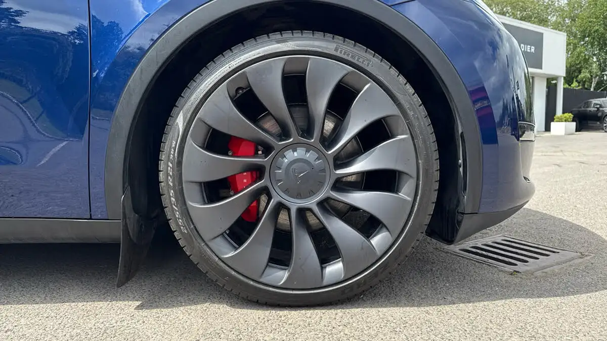 2023-tesla-model-y-e-performance-big-8
