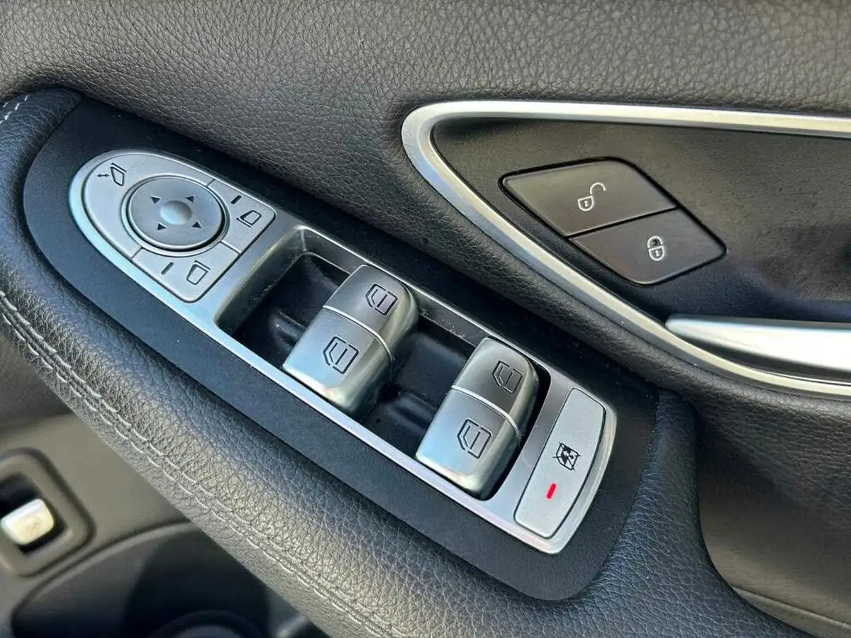 2019-mercedes-benz-c-class-20d-c220d-sport-premium-plusss-estate-5d-big-31