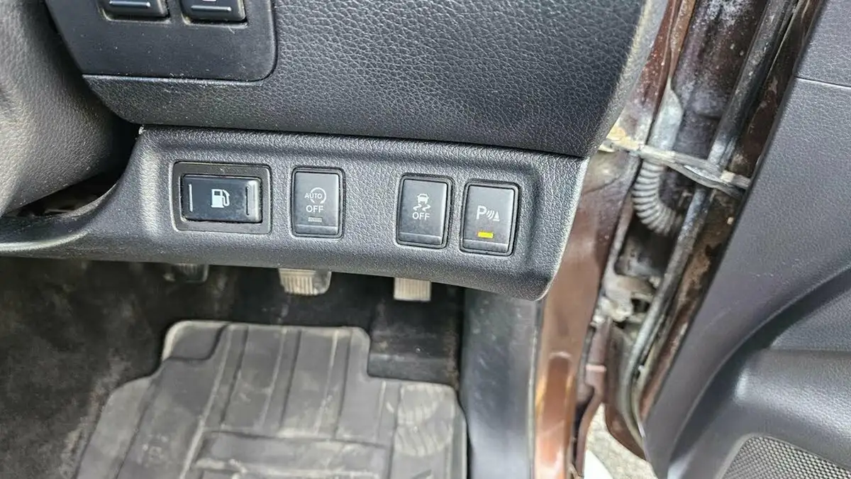 2017-nissan-navara-23dci-tekna-big-26