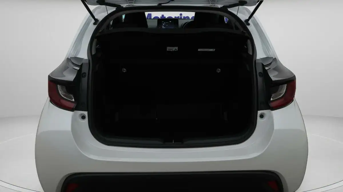 2022-toyota-yaris-15-vvt-i-icon-big-17
