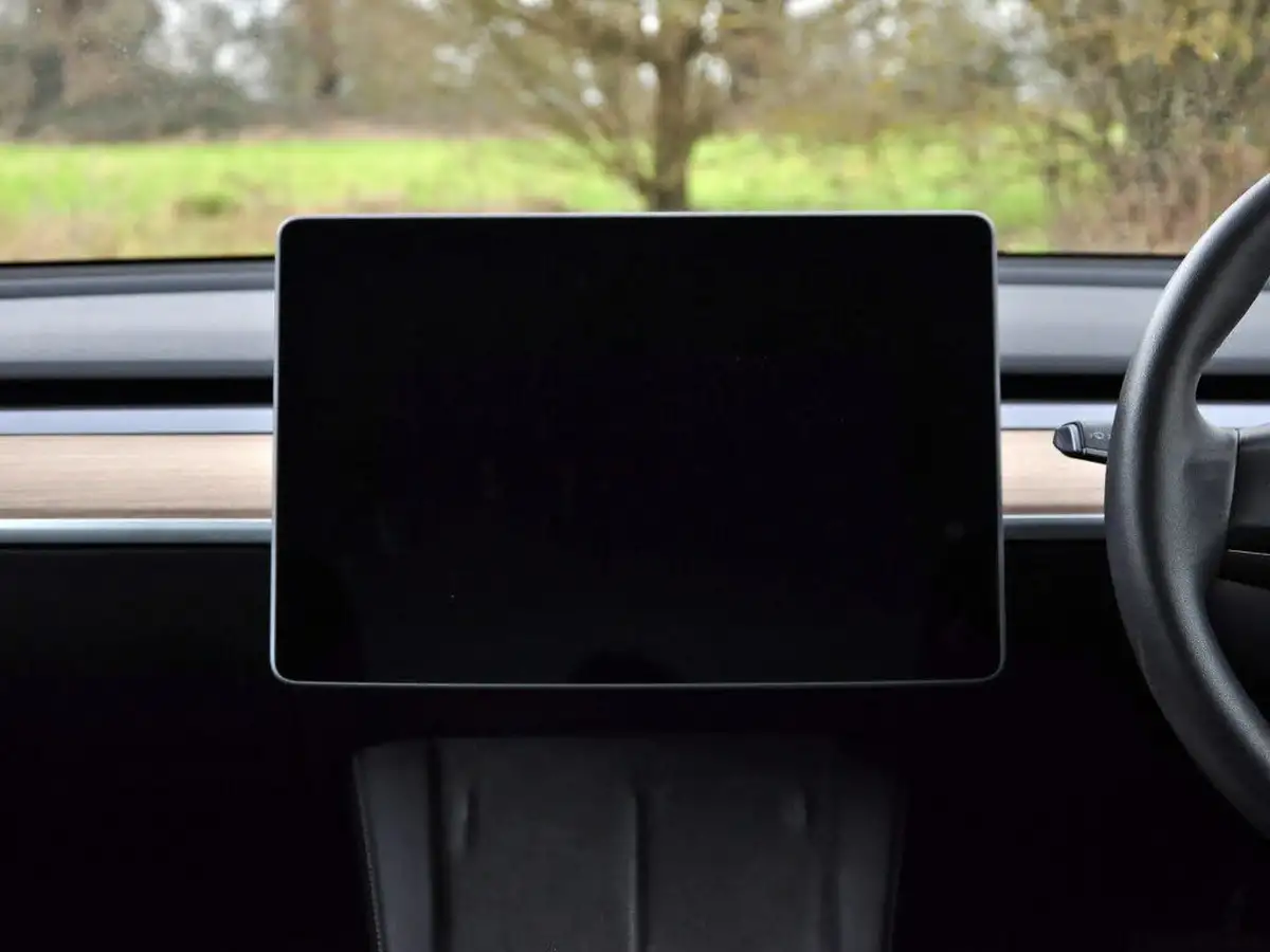 2020-tesla-model-3-e-long-range-big-70