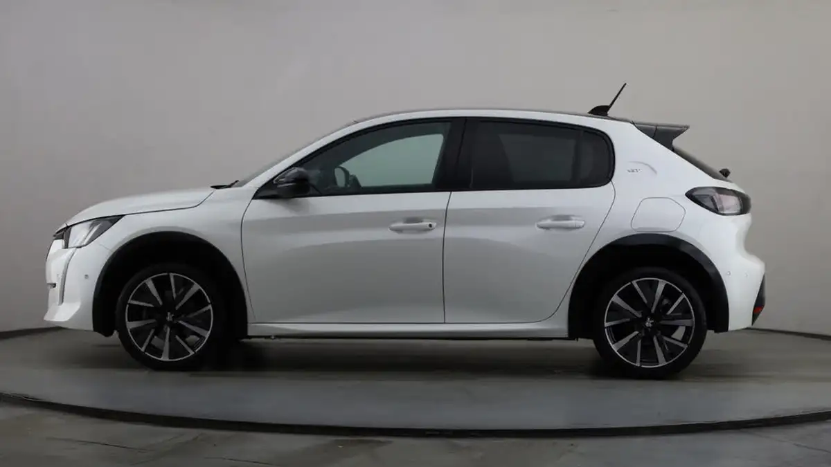 2022-peugeot-208-12-puretech-gt-100bhp-eat8-big-13