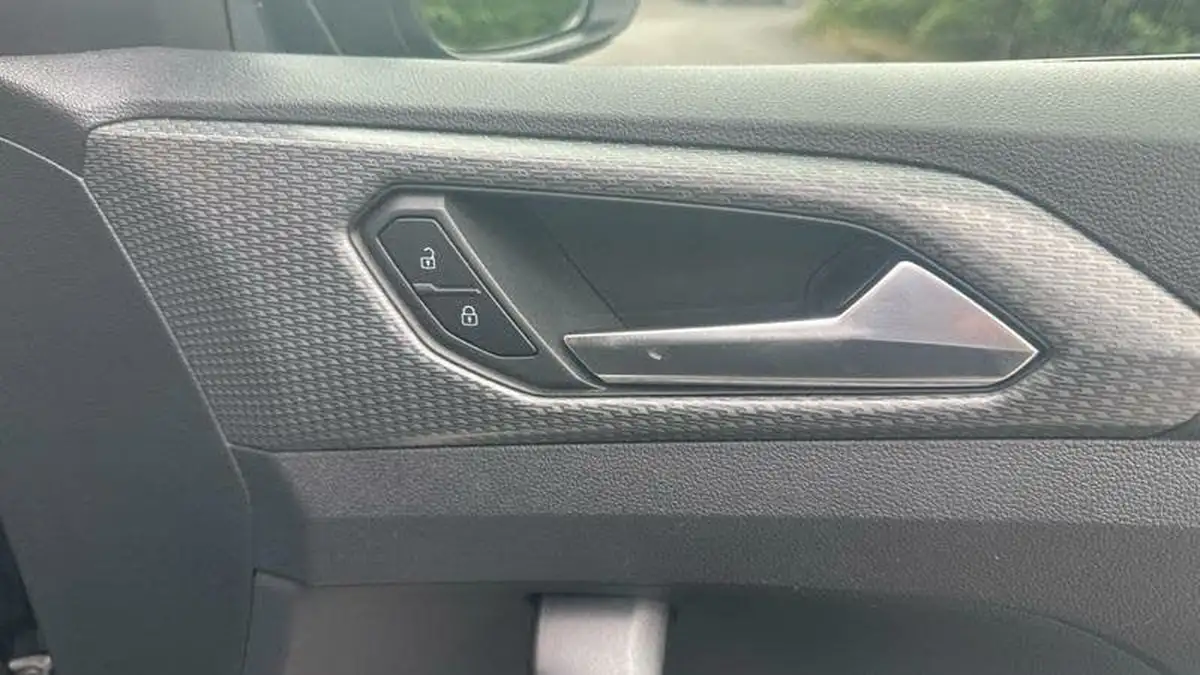 2022-volkswagen-t-cross-15-tsi-r-line-big-22