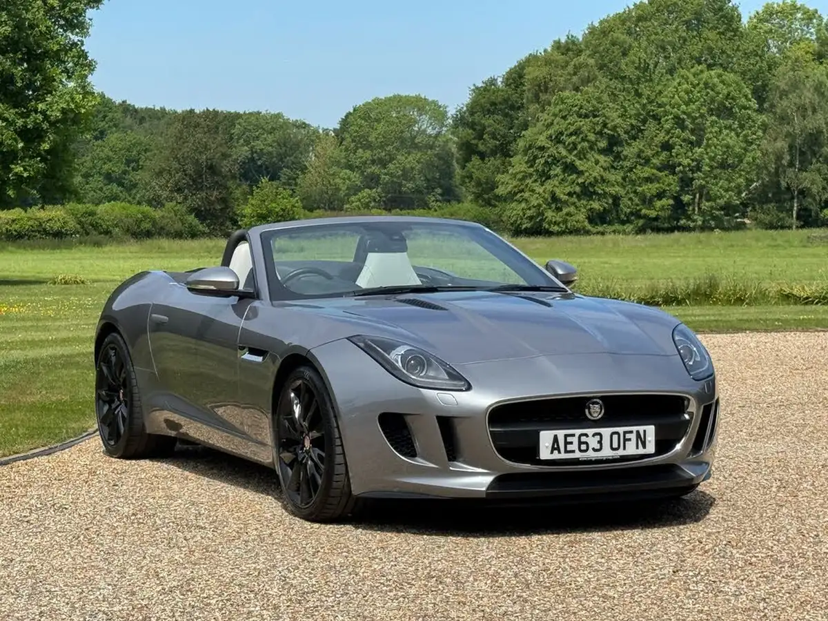 2013-jaguar-f-type-30-big-26