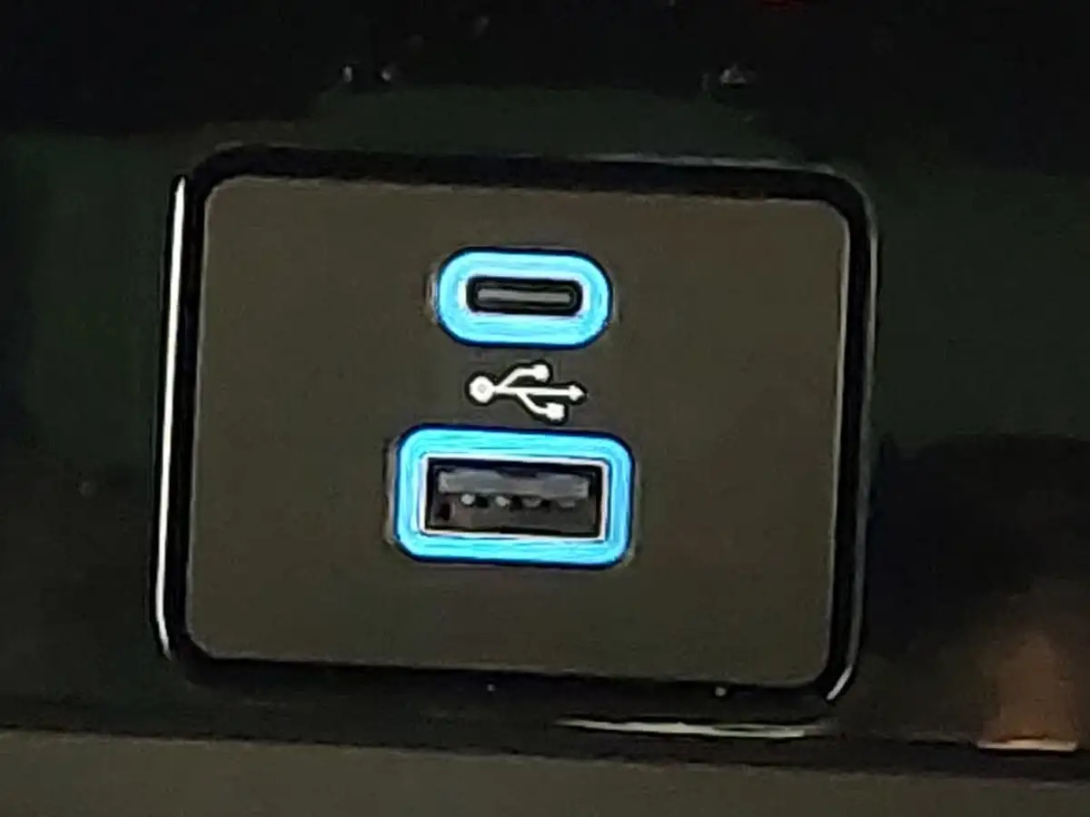 2022-ford-mustang-mach-e-e-extended-range-351ps-awd-big-16