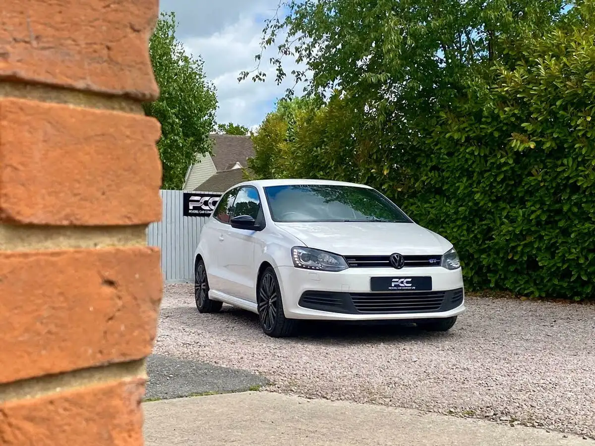 2013-volkswagen-polo-14-bluegt-3d-big-52