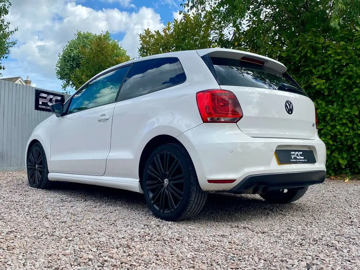 2013-volkswagen-polo-14-bluegt-3d-big-28