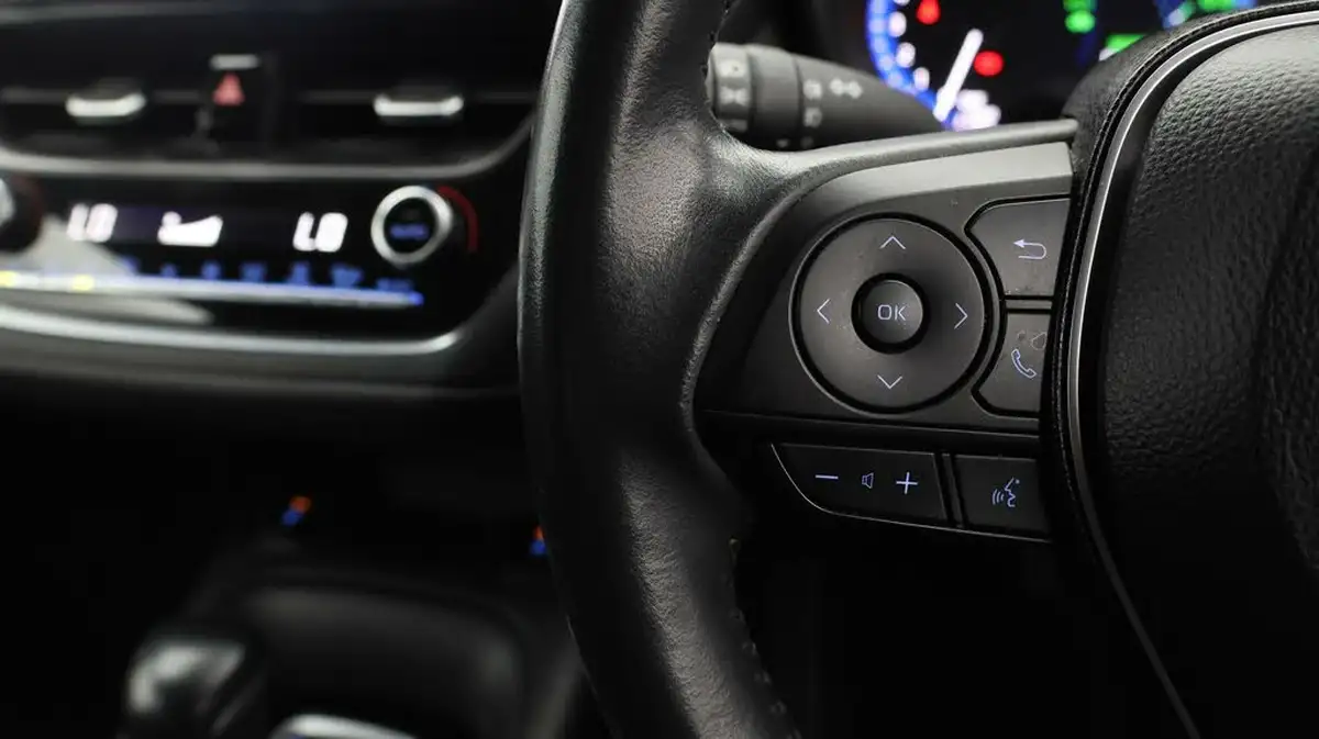 2022-toyota-corolla-18-vvt-i-icon-120bhp-trk-hatchback-5d-big-20