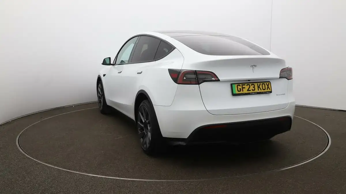 2023-tesla-model-y-e-long-range-big-58