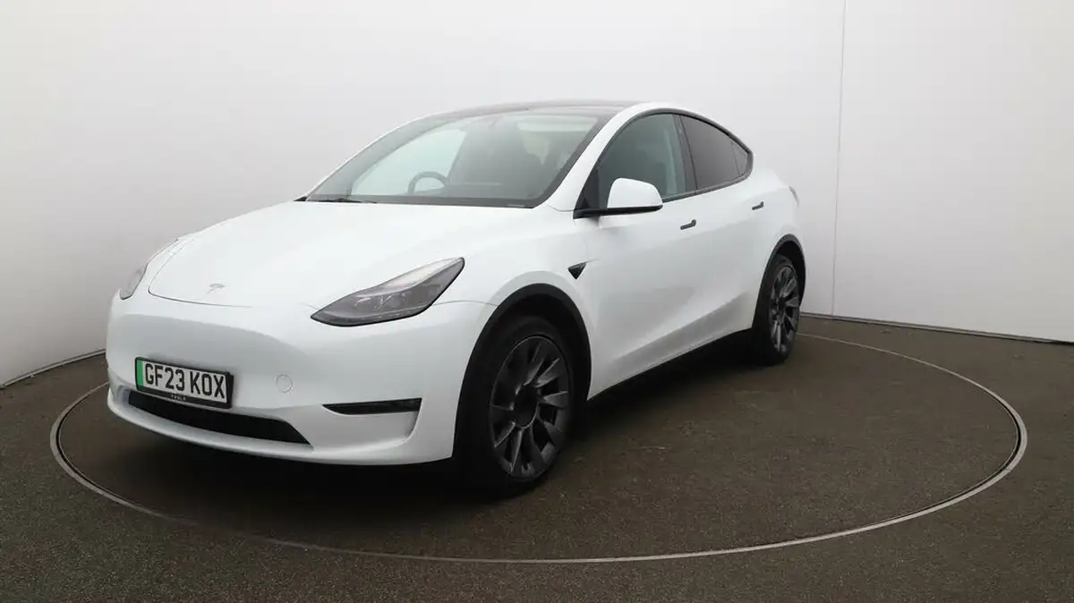 2023-tesla-model-y-e-long-range-big-34