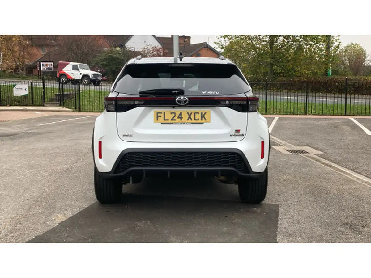 2024-toyota-yaris-cross-15-vvt-i-gr-sport-114bhp-big-18