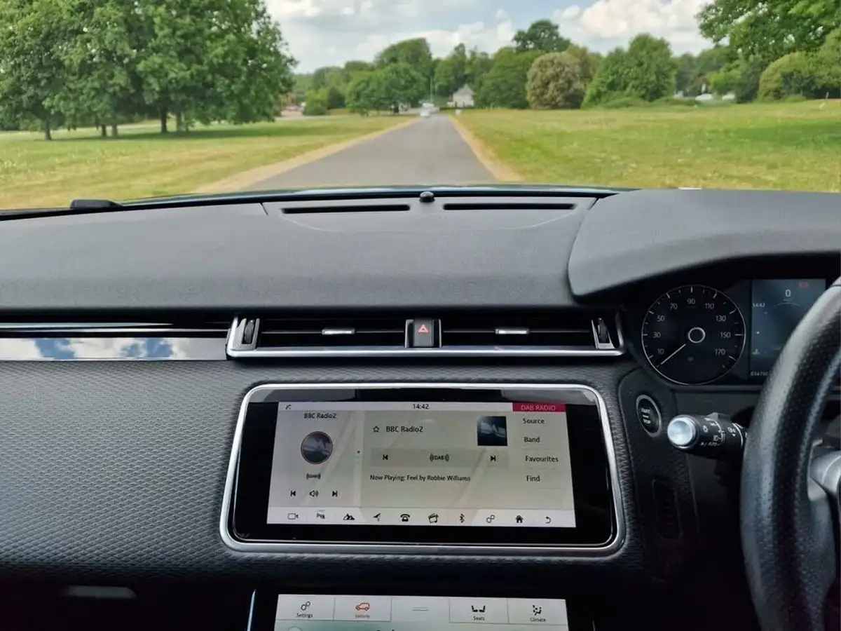 2018-land-rover-range-rover-velar-20-d240-s-ss-big-17