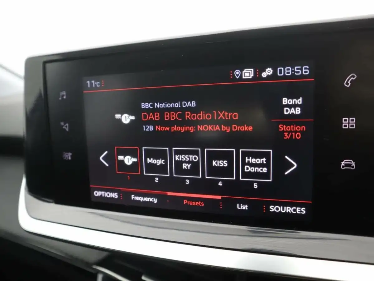 2023-peugeot-208-12-puretech-allure-premium-100ps-eat8-big-18