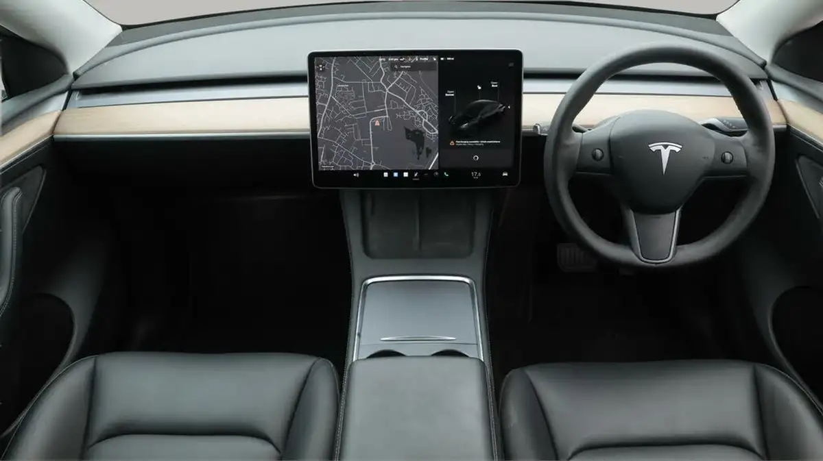 2022-tesla-model-y-e-long-range-big-13