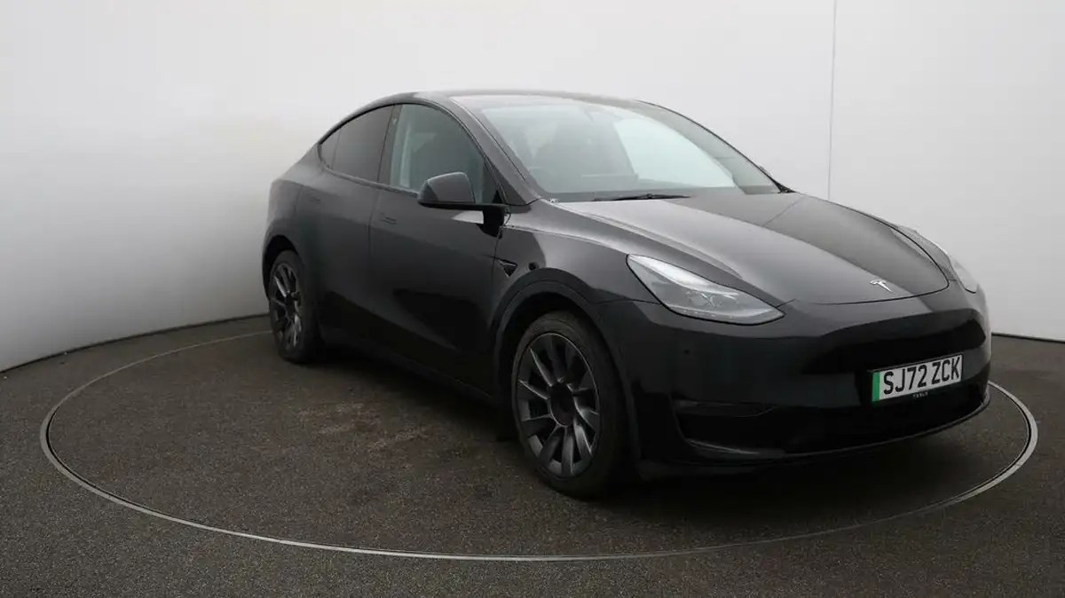 2022-tesla-model-y-e-long-range-big-41