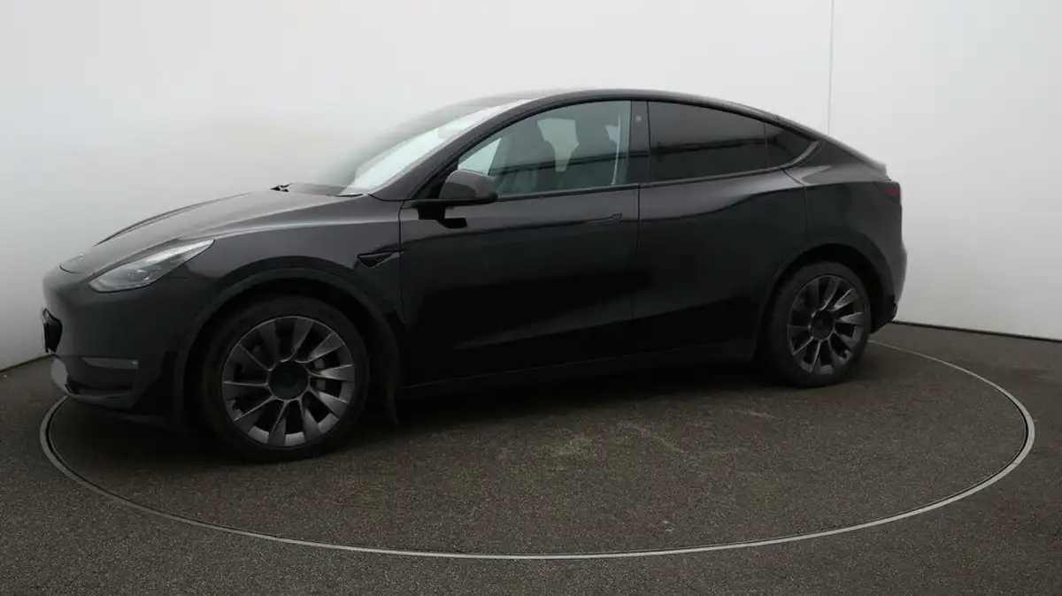 2022-tesla-model-y-e-long-range-big-65