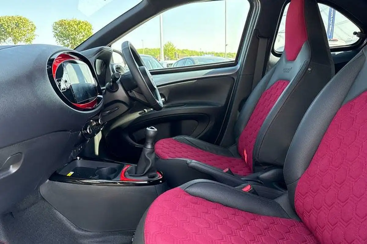 2023-toyota-aygo-x-10-vvt-i-undercover-big-18