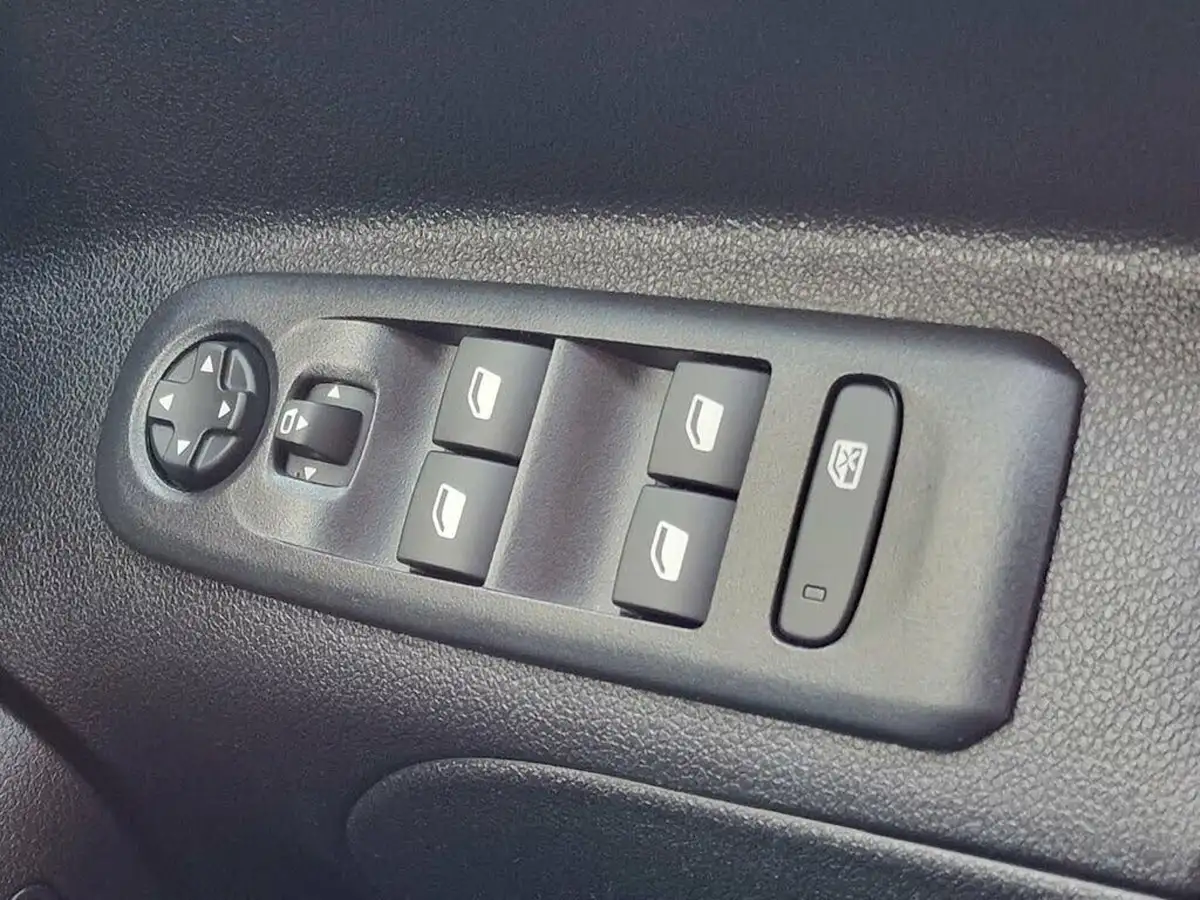 2023-vauxhall-combo-life-e-design-xl-big-31