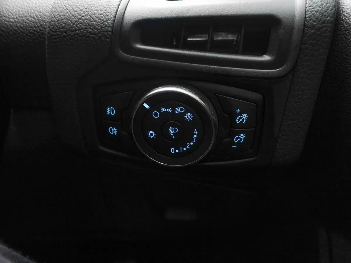 2018-ford-focus-10t-st-line-x-140ps-hatchback-big-41